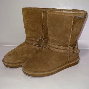 Super warm Bearpaw boots in good condition